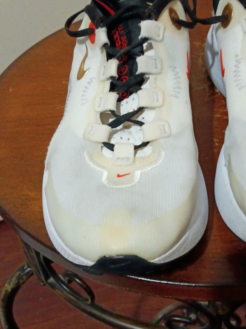 Nike React Escape Run Women's Size 8.5 White Black Gold Running Shoes CV3817-103 - Picture 7 of 13